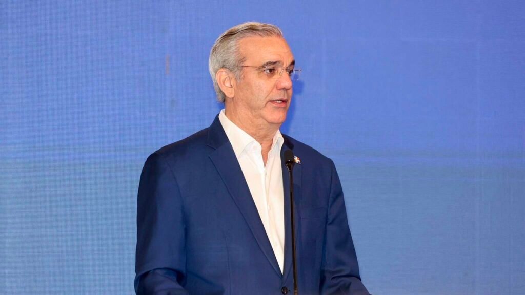 Abinader promulga la Ley 30-26 y sella un paquete fiscal de urgencia en plena tensión internacional