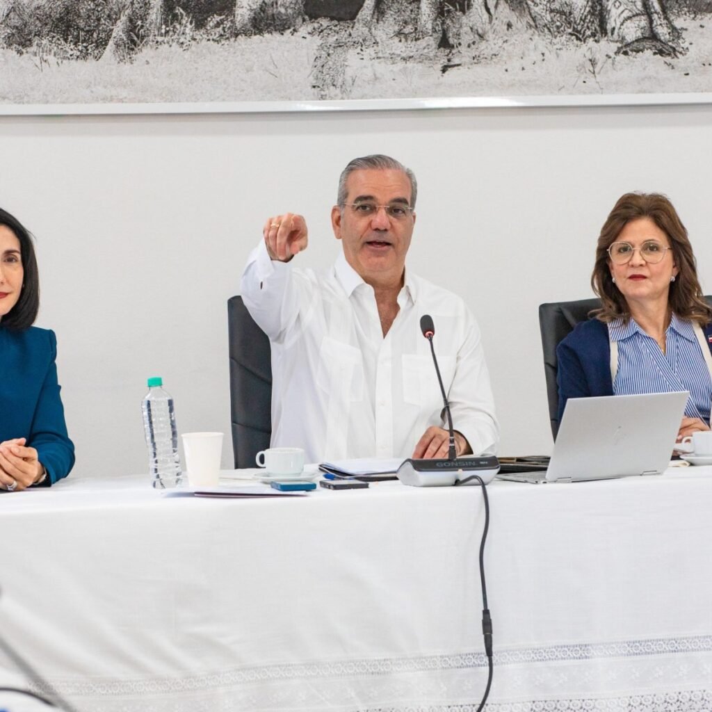 Gobierno presenta en Santiago balance de RD$110,000 millones y defiende avance de obras