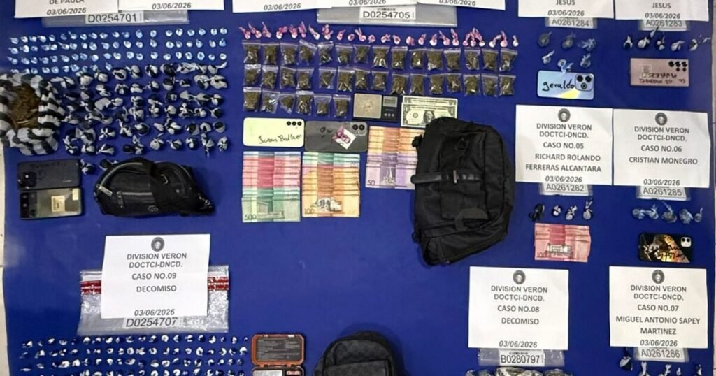 Operativo en Verón-Punta Cana deja 10 detenidos y más de 1,400 gramos ocupados en medio de denuncias por microtráfico