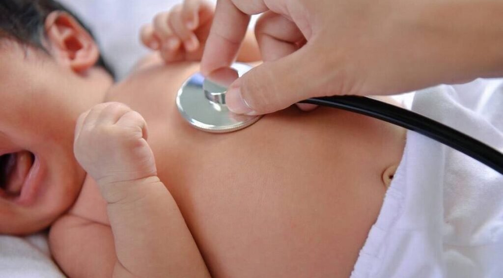 Familia de bebé con cardiopatía pide ayuda para costear cirugía de corazón abierto en Santo Domingo