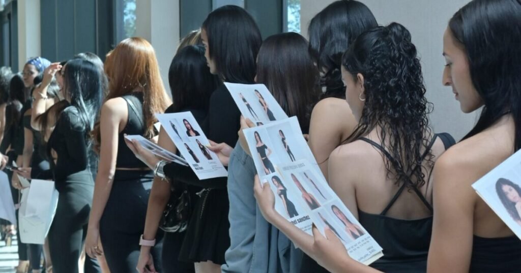 Alcalde de Santiago asiste al casting de Santiago Fashion City y se pone el foco en el respaldo oficial