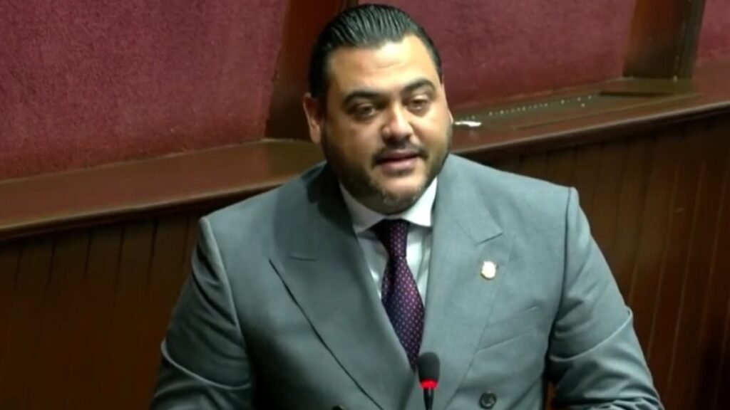 Diputado de oposición respalda crédito y advierte sobre obras inconclusas