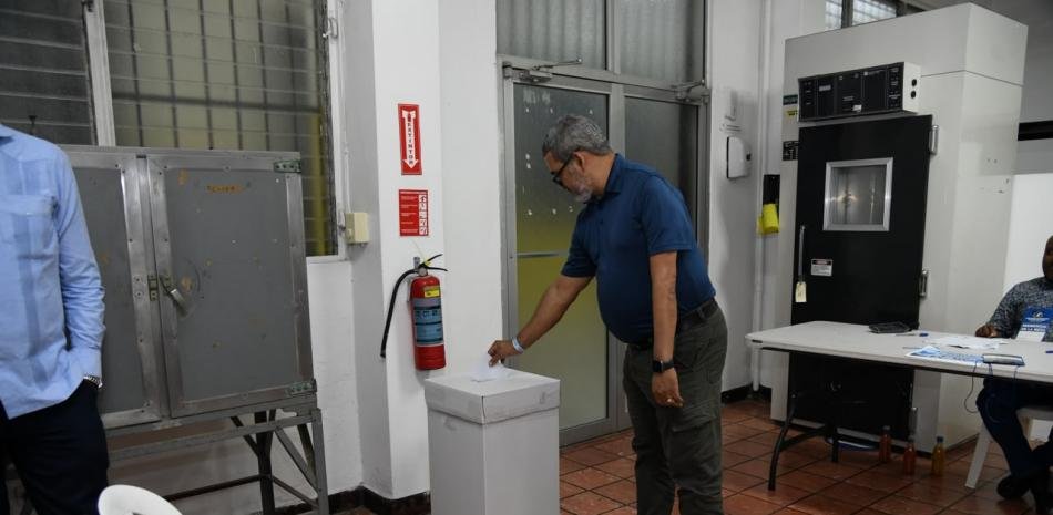 Asjana lidera el conteo preliminar en la UASD mientras siguen llegando actas desde 31 provincias