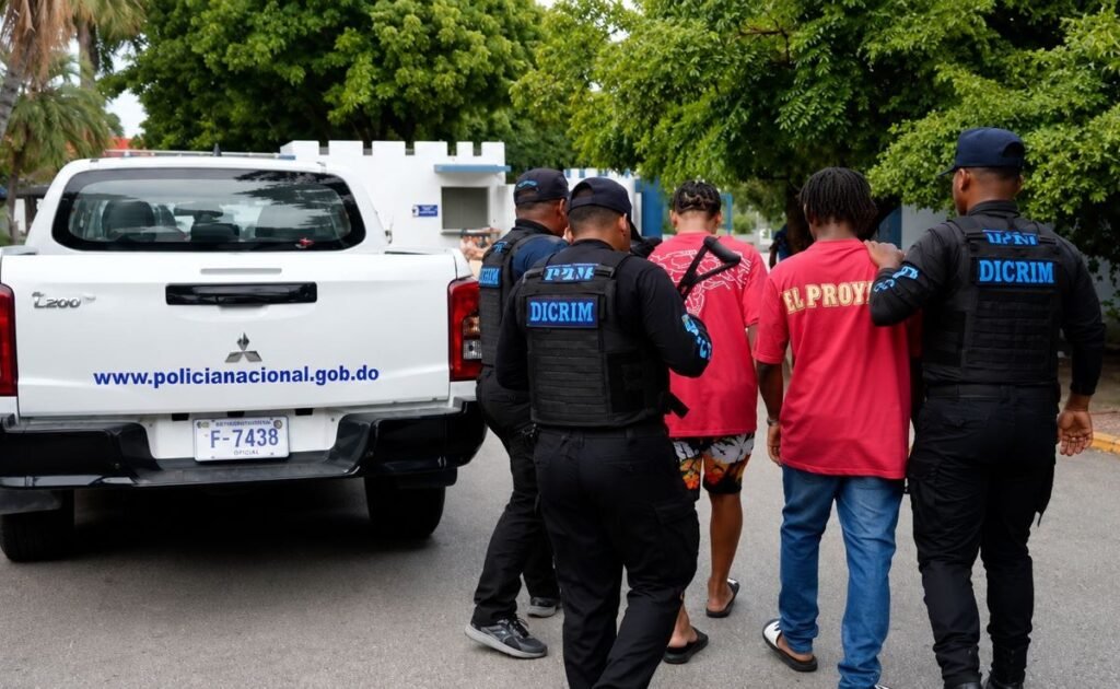 Entrega de acusados desde Haití reactiva preguntas sobre fuga y respuesta oficial en homicidio de Barahona