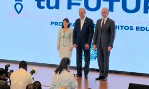 Abinader presenta Impulsa Tu Futuro y el programa queda bajo lupa por su alcance y ejecución