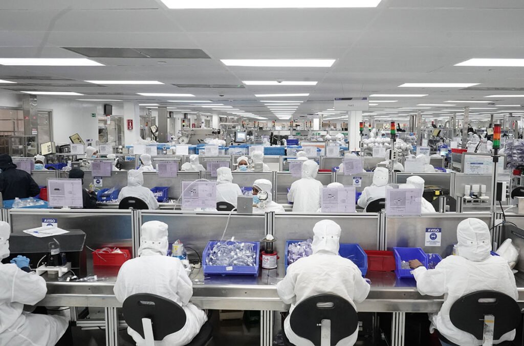 Crecen los empleos en zonas francas, pero el alza de 0.8% deja dudas sobre el alcance real de la gestión