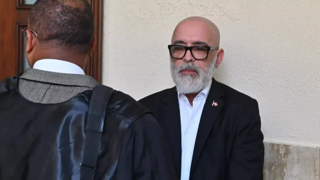 Aplazan para el 22 de julio el juicio contra Ángel Martínez por la querella de Roberto Fulcar