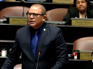 Castillo lanza precandidatura en SDE con foco en el deterioro municipal y el desgaste de la gestión