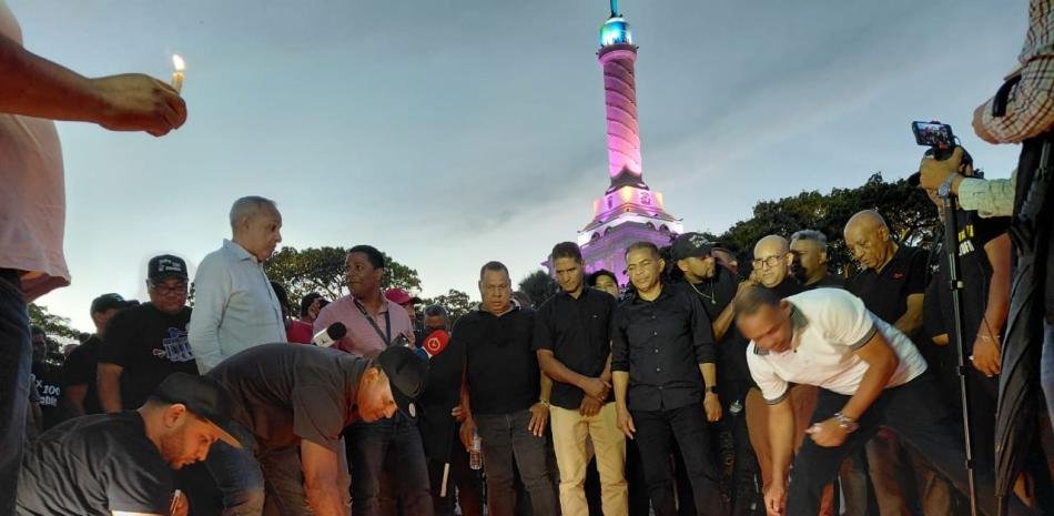 Santiago: vigilia de choferes y alza del pasaje reavivan la presión sobre el Gobierno