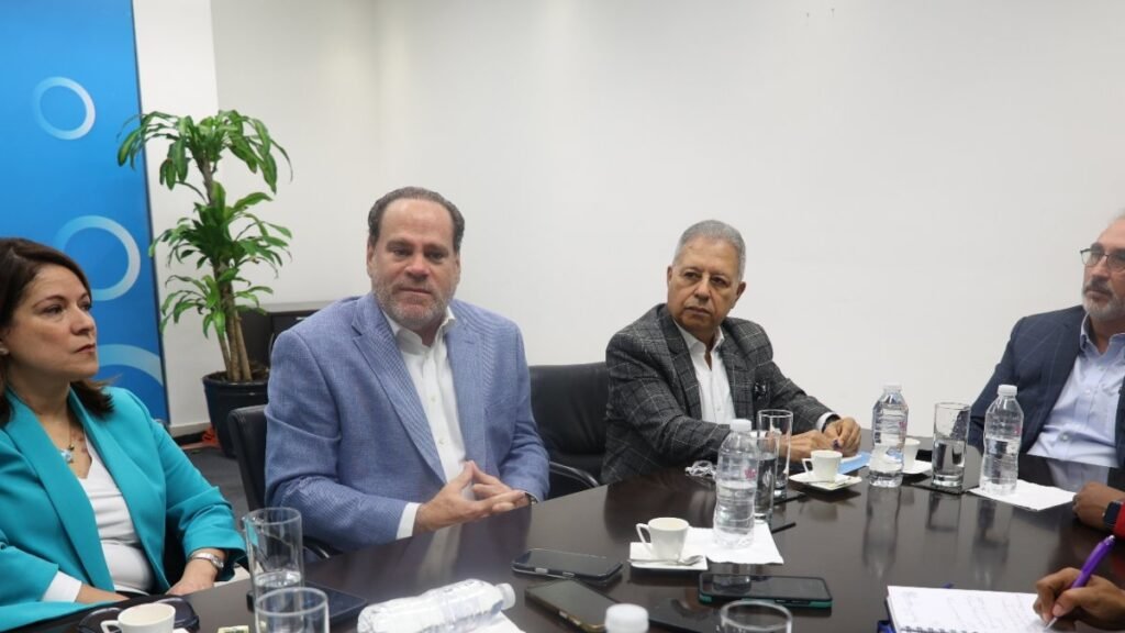 UNE ve riesgo de mayor deterioro comercial por tensión en Medio Oriente y pide aliviar tasas