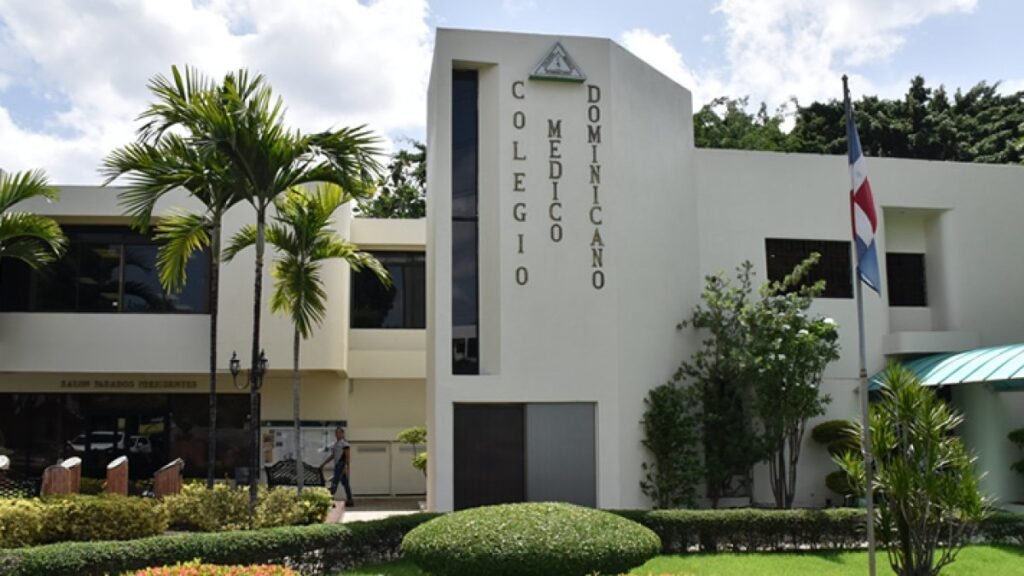 CMD paraliza labores y acusa atropello por arresto de médicos en La Vega