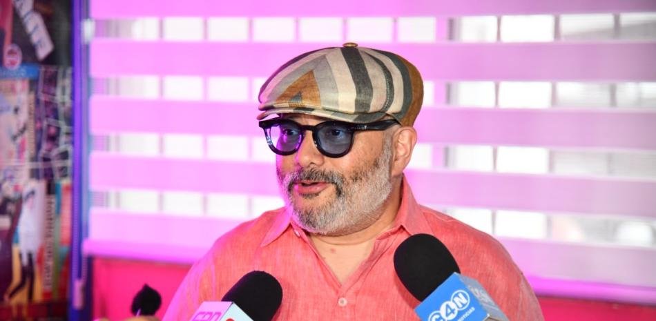 Pavel Núñez aparta la idea del legado y habla de ejemplo en su concierto con Ariel
