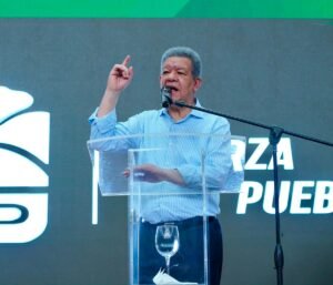 Leonel cuestiona al PRM por tarifa eléctrica y reforma fiscal pese a contratos de carbón y gas a US$69