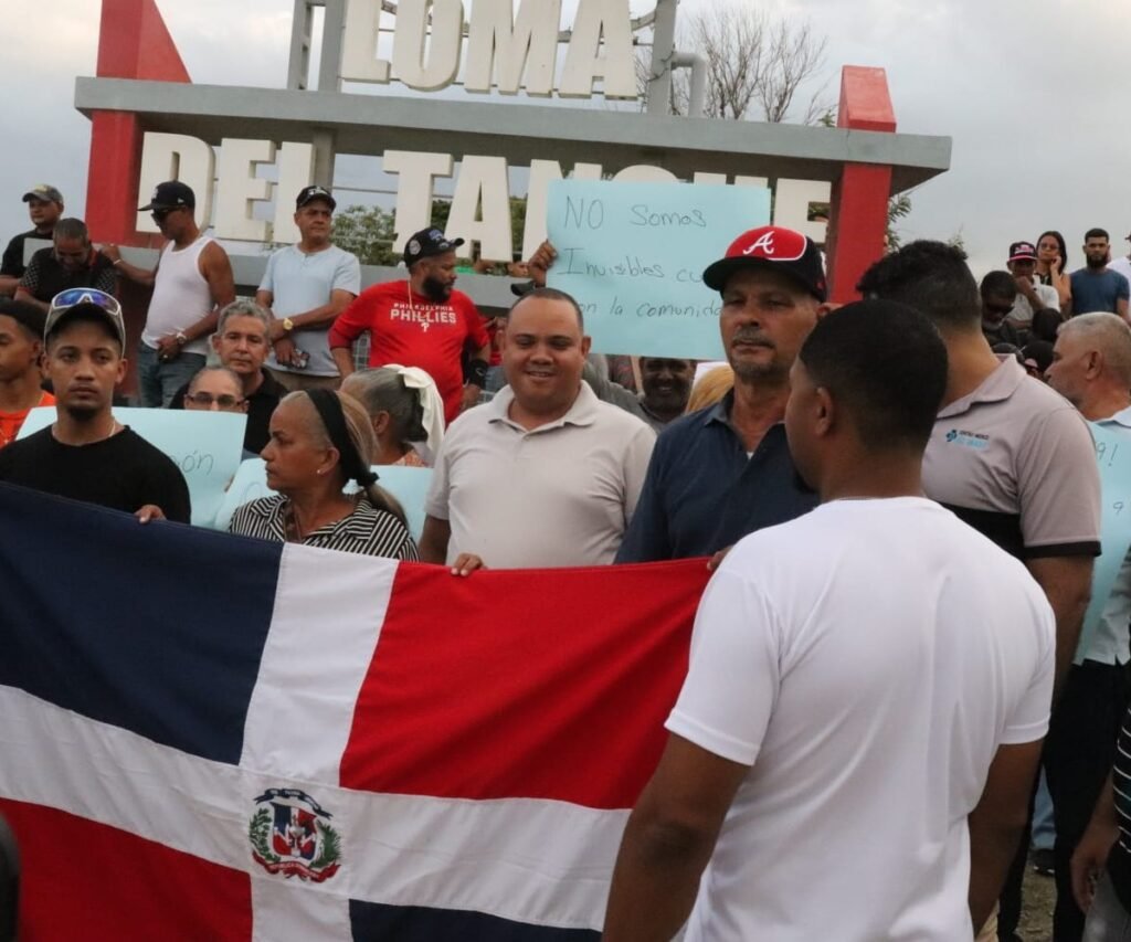 Vecinos de Loma del Tanque protestan por el mal estado de la vía hacia Monción