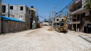 Avanza la obra en Los Praditos con subbase y base, mientras crece la exigencia por resultados visibles