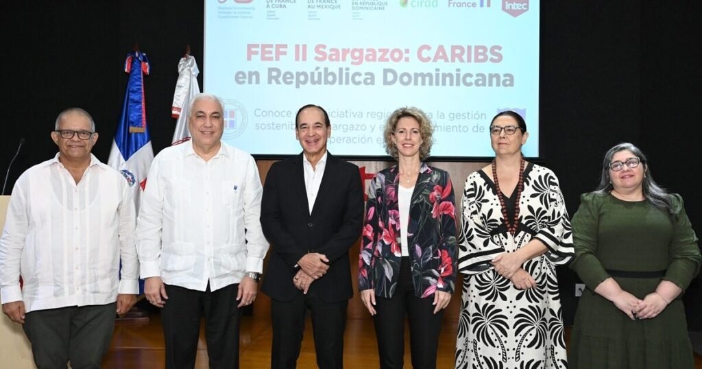 Francia financia por un millón de euros un plan regional para enfrentar el sargazo en el Caribe