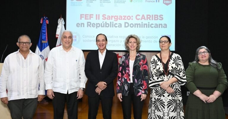 Francia financia por un millón de euros un plan regional para enfrentar el sargazo en el Caribe