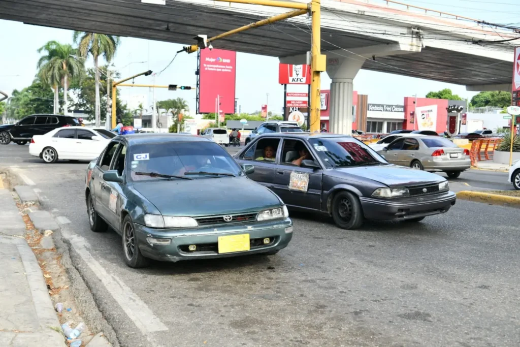 Aumentan los pasajes en Santiago pese a los operativos del Intrant