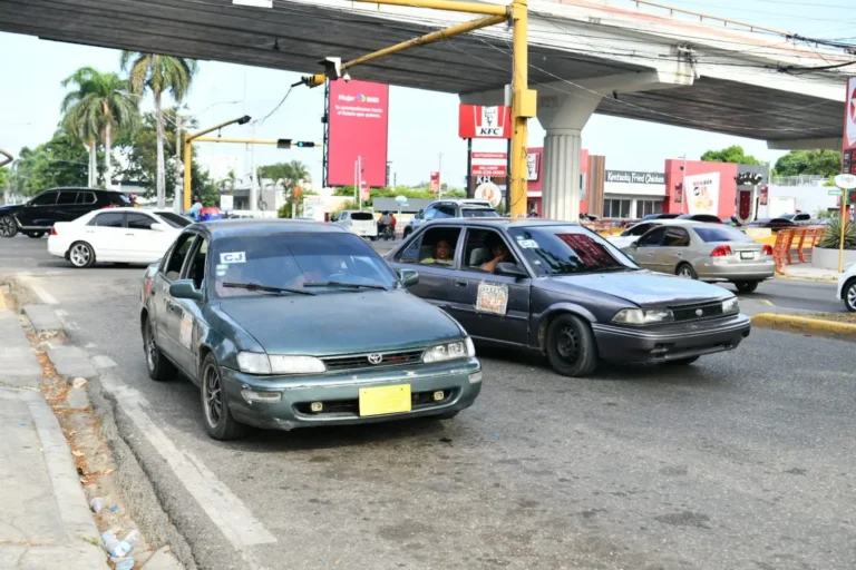 Aumentan los pasajes en Santiago pese a los operativos del Intrant