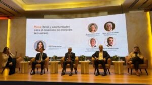 Mercado de valores sigue mostrando rezagos, según expertos reunidos por la SIMV