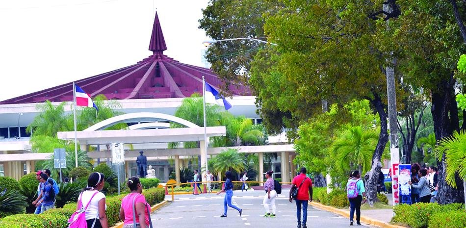 Mescyt depura 606 becas de la UASD tras detectar fallas de control en el uso de recursos públicos