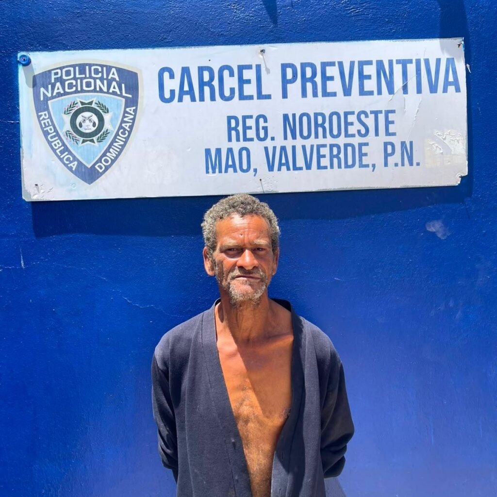 Videos virales llevan al arresto en Mao de un hombre señalado por lanzar piedras a vehículos