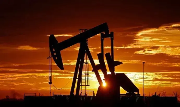 El petróleo vuelve a ceder y pone bajo lupa el alivio que llega desde fuera