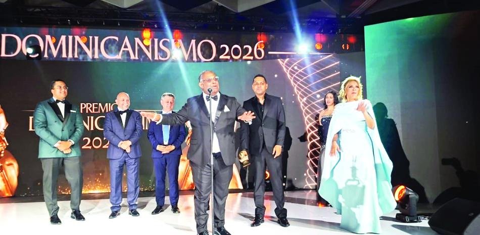 Alofoke recibe el máximo galardón en Boston en una premiación que vuelve a mezclar influencia, espectáculo e instituciones