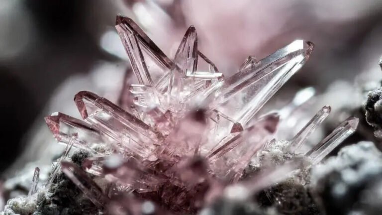 Rusia presenta una nueva variedad de mineral y le atribuye un valor que supera al oro