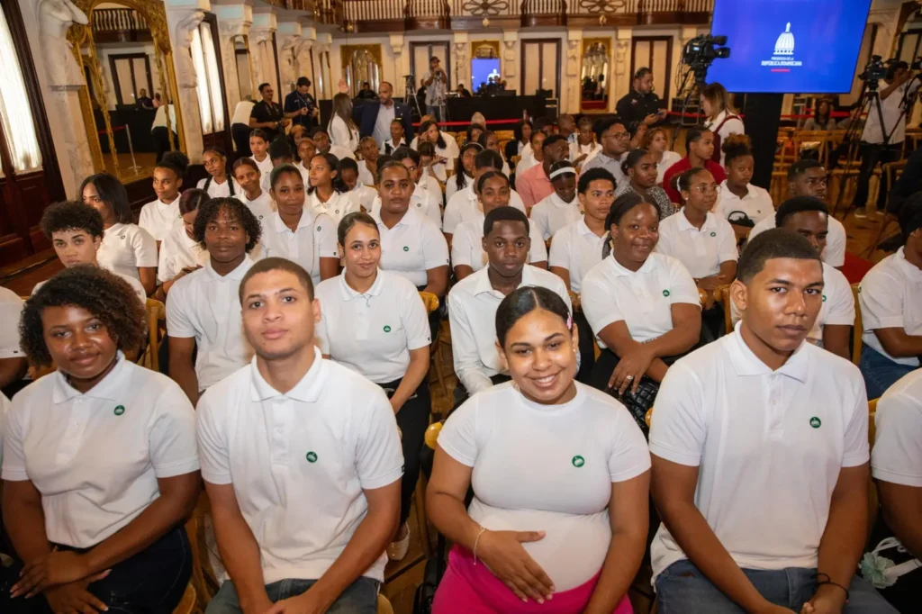Gobierno exhibe baja de los “ninis”, pero el dato reabre la exigencia de cuentas sobre empleo y oportunidades juveniles