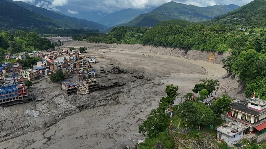 La riada en Nepal expone la fragilidad de la respuesta ante desastres mientras persisten dudas sobre su origen