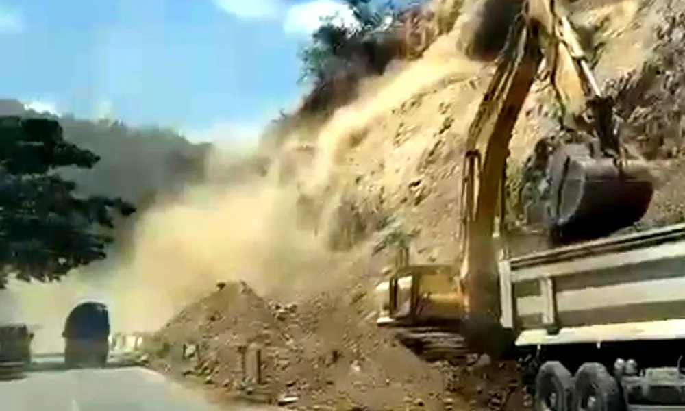 Derrumbes en vía clave de Jarabacoa elevan presión sobre Obras Públicas y el Gobierno