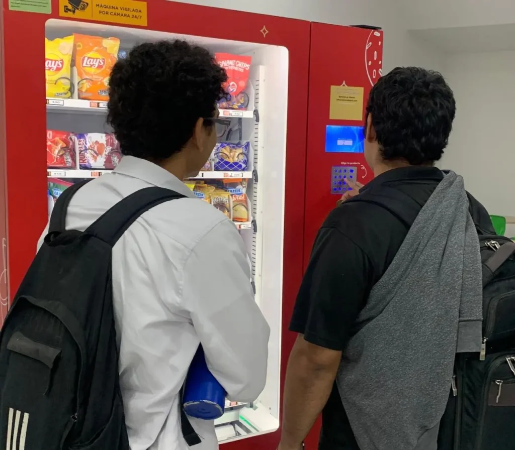 Crecen las máquinas expendedoras en RD y exponen el giro hacia soluciones privadas ante servicios cada vez más automatizados