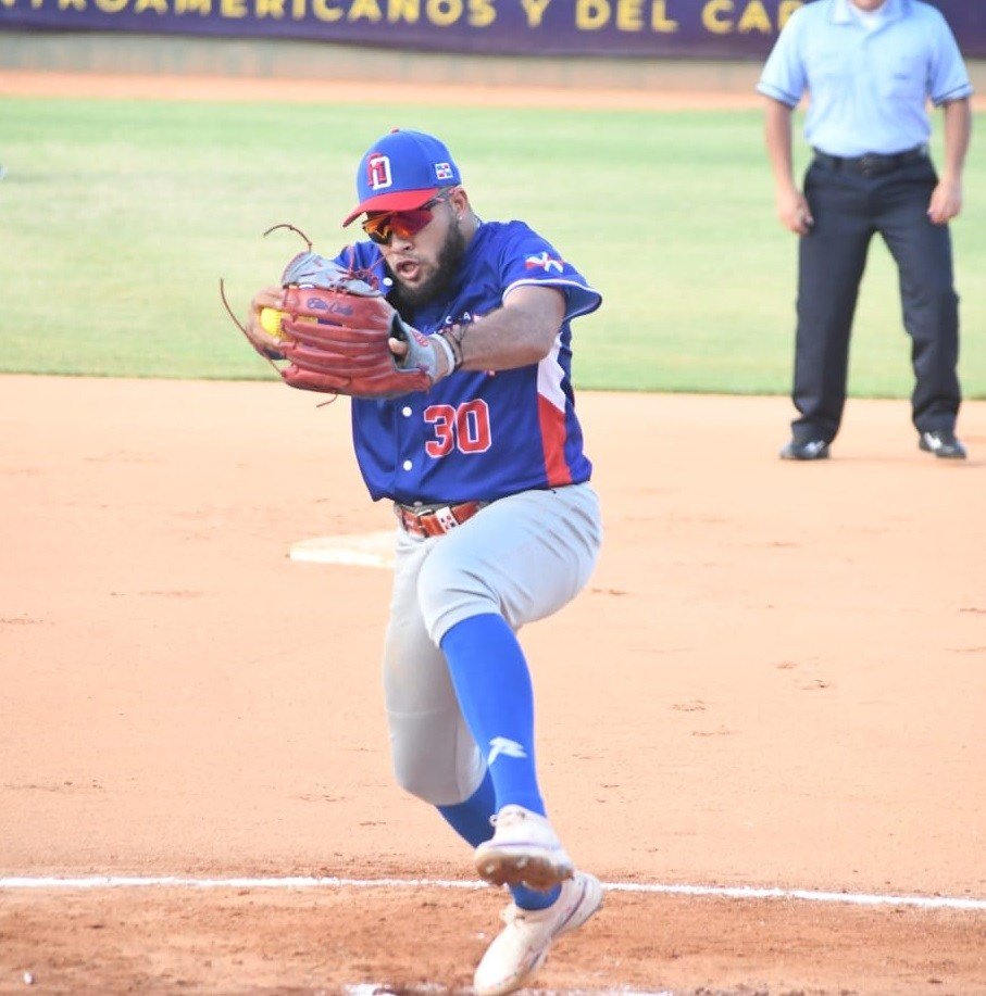 Suriel enlaza otra blanqueada y Dominicana aún mira la tabla con cautela