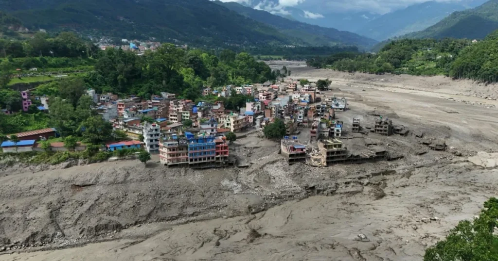 157 muertos y 484 turistas siguen sin ser localizados en Nepal tras las inundaciones en Rasuwa