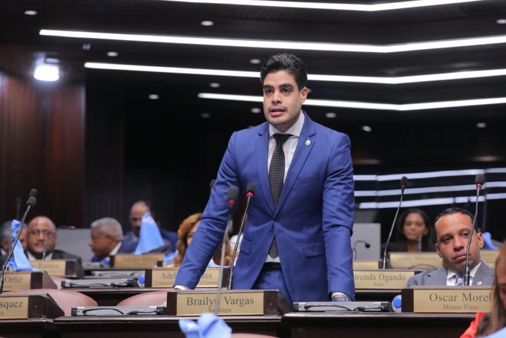 Bray Vargas enfrenta al Gobierno con el contraste entre discurso y realidad en las escuelas públicas