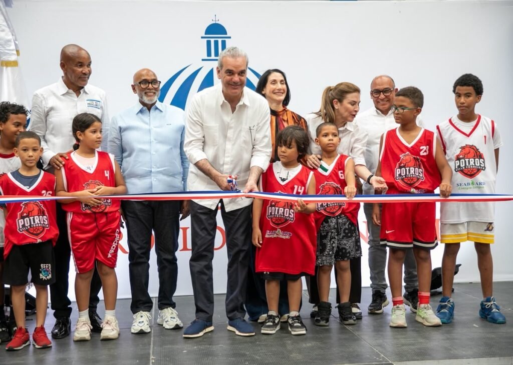 Abinader encabeza entrega de obras deportivas en Capotillo y Villa Francisca mientras crece la exigencia de medir resultados más allá del acto oficial