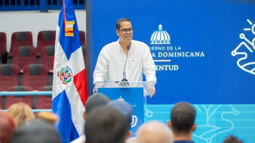 Lagares responde a críticas con promesas de resultados y pone el foco en iniciativas del Ministerio de la Juventud
