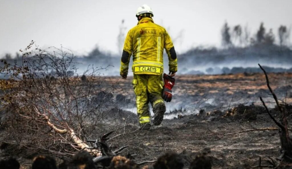 Bélgica mantiene la alerta por el gran incendio de Hautes Fagnes, con 3,366 hectáreas arrasadas