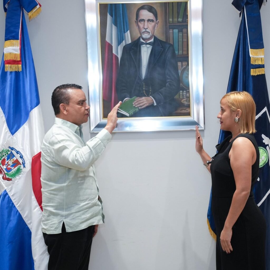 SNS juramenta nuevos directores en cuatro hospitales y abre levantamientos para afinar su gestión