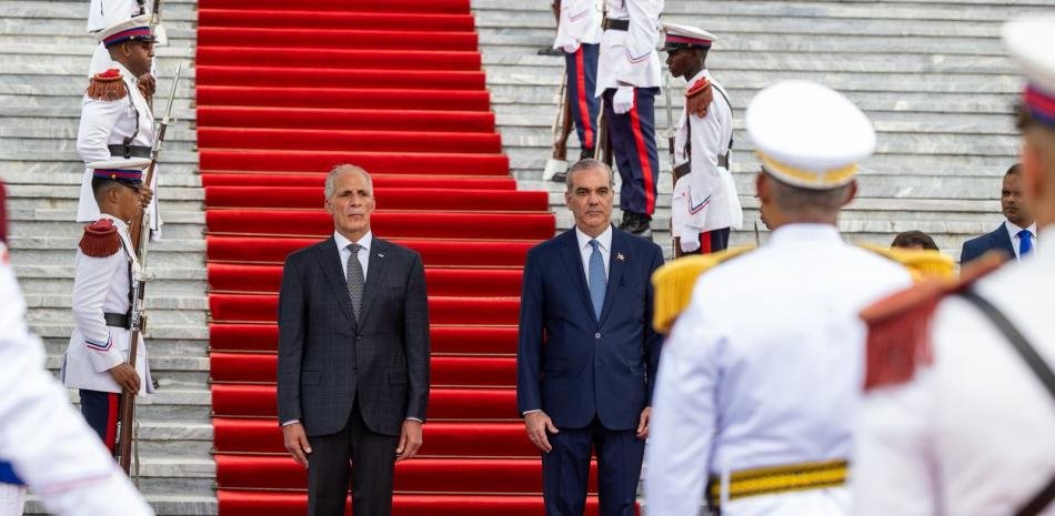 Abinader abre negociación militar con Honduras y deja nuevas preguntas sobre prioridades y control del Estado