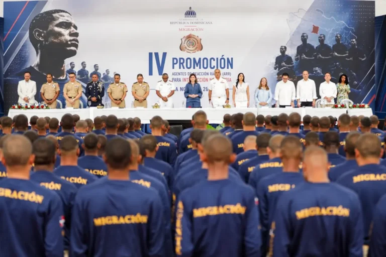 Peña preside en Santiago la graduación de 1,032 jóvenes y la entrega de 162 agentes de Migración
