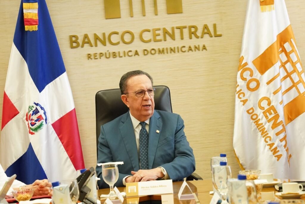 Abinader ratifica a Valdez Albizu y deja bajo escrutinio la continuidad del manejo monetario