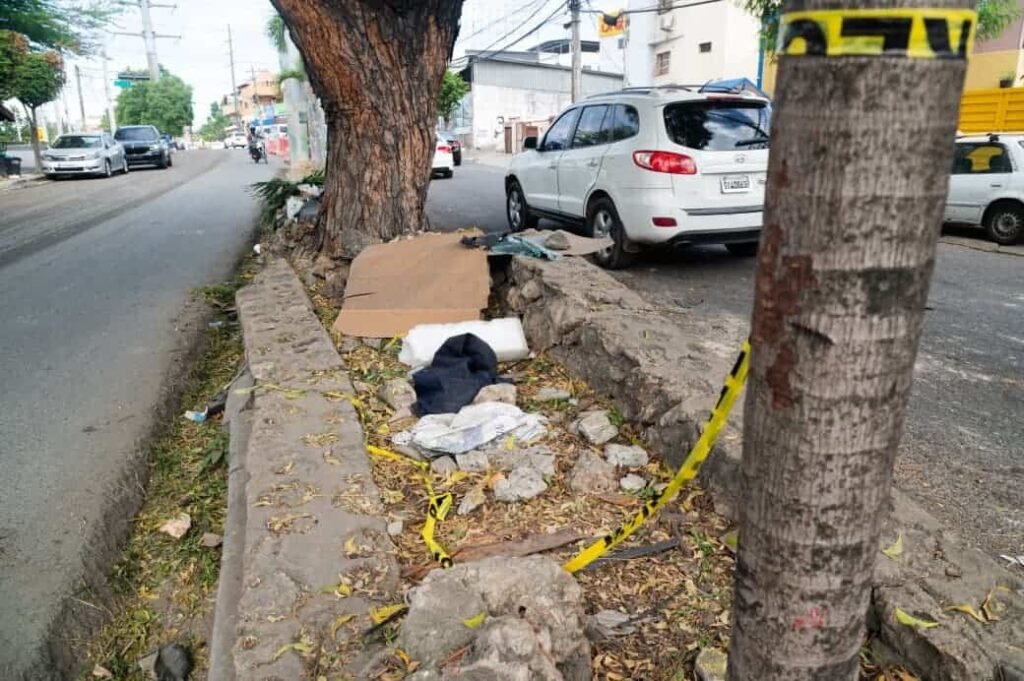 Dos muertos y una herida grave en Los Ríos tras un vehículo salirse de la vía