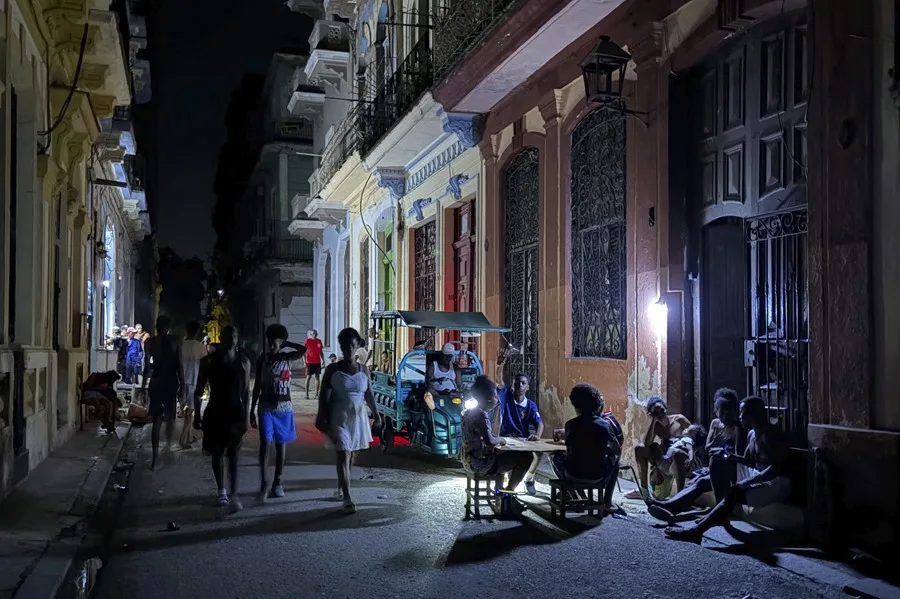 Otro domingo de apagones en Cuba: la UNE prevé cortes que afectarán hasta al 70 % del país