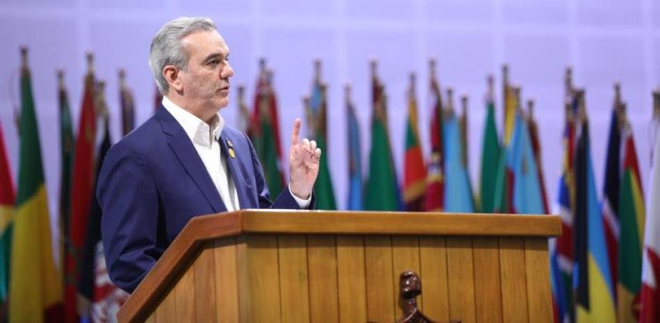 Roces diplomáticos y expulsión de cubanos dejan a Abinader bajo presión