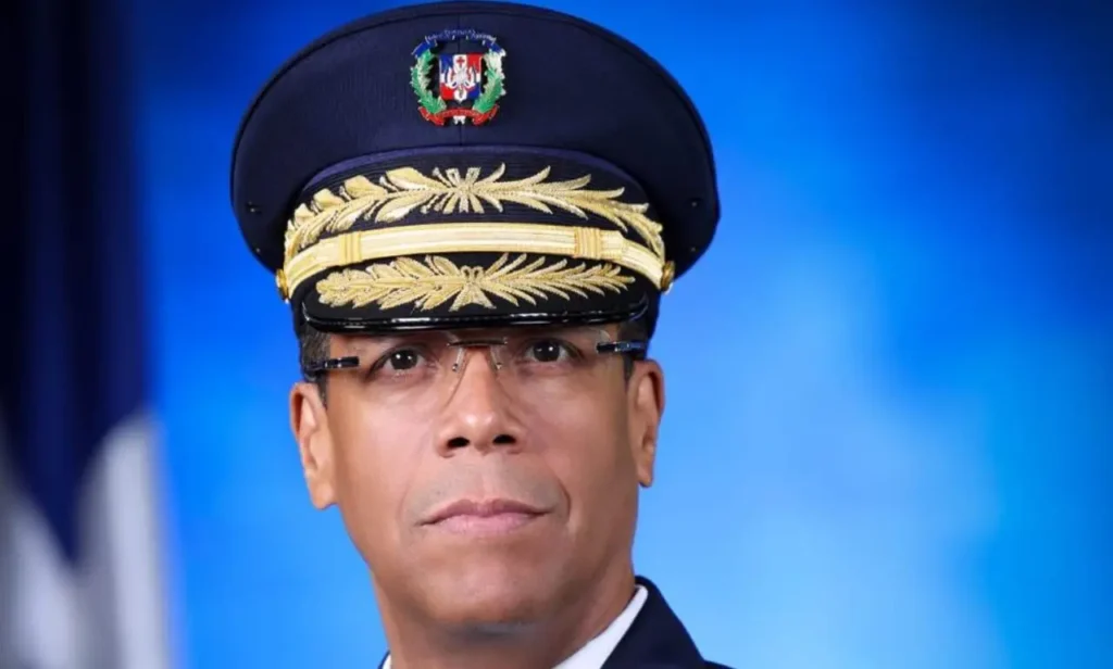 Nuevo decreto de Abinader coloca a Martín Miguel Tapia Sánchez al frente de la Inspectoría de la Policía