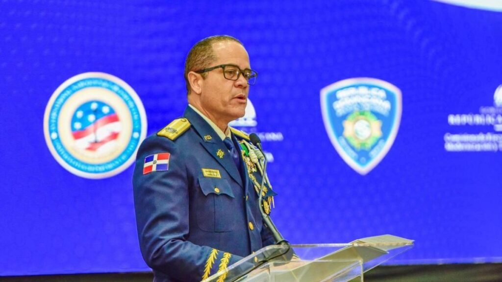 Cambia la jefatura de la Policía: Abinader retira a Andrés Modesto Cruz Cruz y nombra a Ernesto Rodríguez García