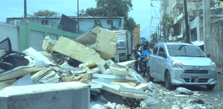 Montones de basura traban calles del Gran Santo Domingo y agravan las quejas por la recolección