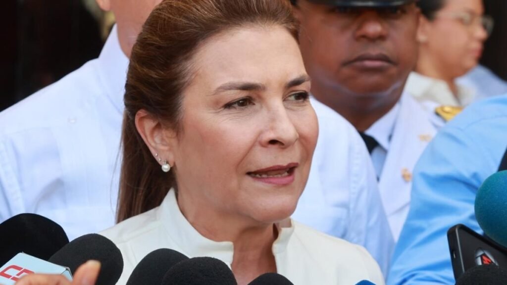 Carolina Mejía admite que Santo Domingo creció sin planificación, pese a destacar avances urbanos